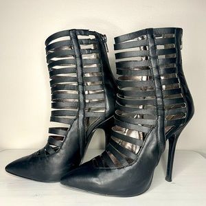 Steve Madden Strappy Pump